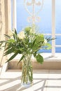 Free White Roses In A Glass Vase Royalty Free Stock Images - 10512079