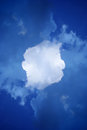 Free Fluffy Cloud Royalty Free Stock Images - 2777519