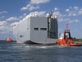 Free Huge Vessel Royalty Free Stock Images - 5551339