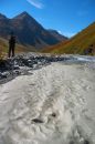 Free Men, Camera And Mountains. Royalty Free Stock Photography - 589787