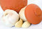 Free Clay Garlic Pot And Garlic Stock Photography - 5915292