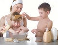 Free The Female Washes Royalty Free Stock Images - 8664319