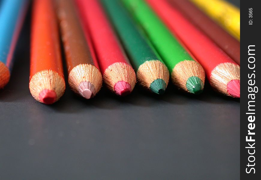 Colored pencils, looking directly at the tips. Colored pencils, looking directly at the tips.