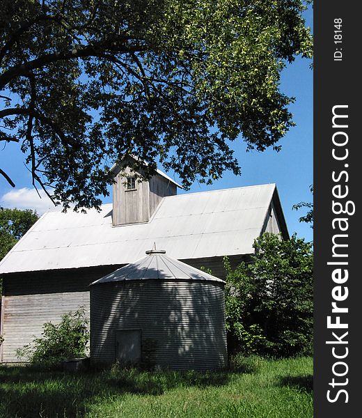 And old barn in Illinois. And old barn in Illinois.