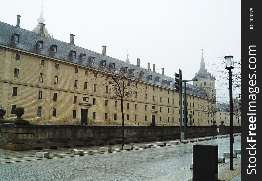 The Escorial is one of Spain´s main buildings it is the final home for the dead Kings and Queens sicne Carlos V. The Escorial is one of Spain´s main buildings it is the final home for the dead Kings and Queens sicne Carlos V