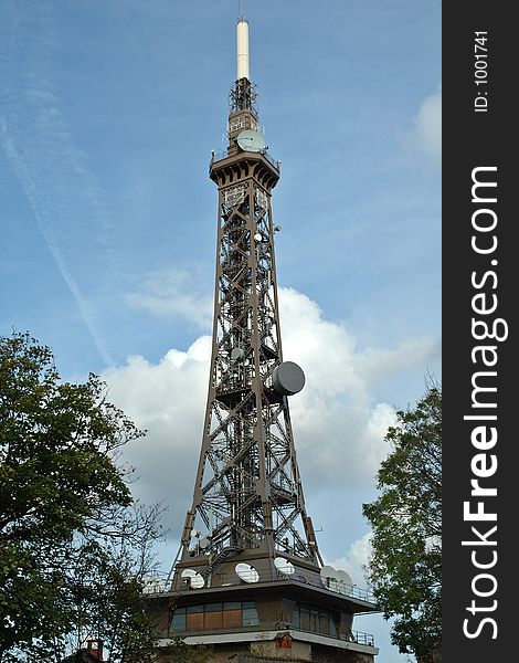 Telecommunication tower : the Eiffel Tower's little sister
