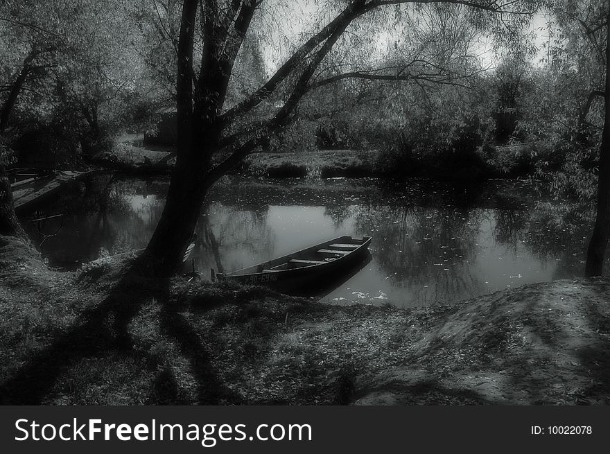 A old boat on the lake