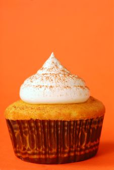 Vanilla Cupcake With Meringue And Powdered Cocoa Royalty Free Stock Image