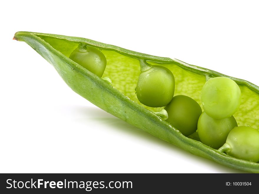 Peas isolated on the white .