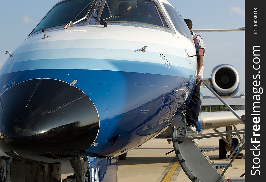 Nose view of jet airplane at airport gate preparing for departure.