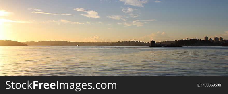 Sunrise over Sydney Harbour, viewed from Kirribilli. Sunrise over Sydney Harbour, viewed from Kirribilli