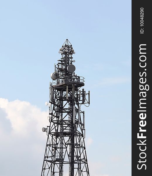 Microwave and mobile phone antennas on a telecommunication mast