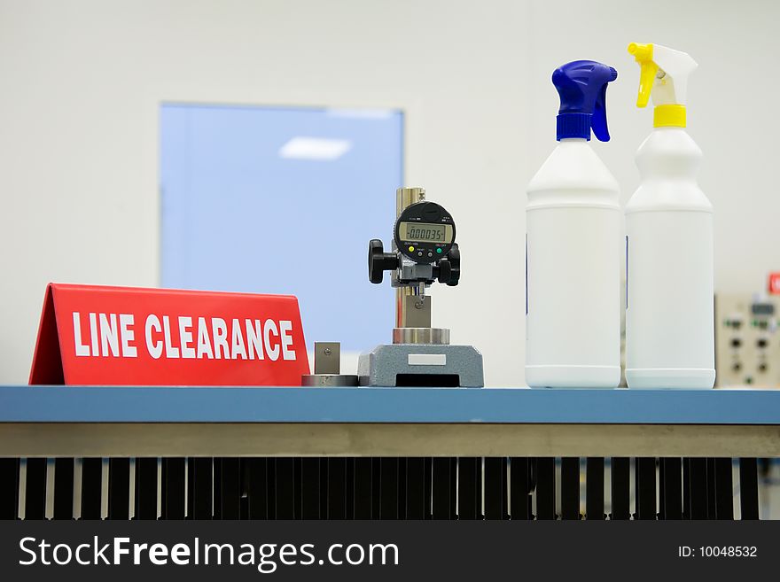 Clean Room Equipment,electronic scales,desinfection sprays on the line clearance table