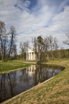 Classical Rotunda Near River Vertical Stock Images Classical Rotunda Near River Vertical Stock Images