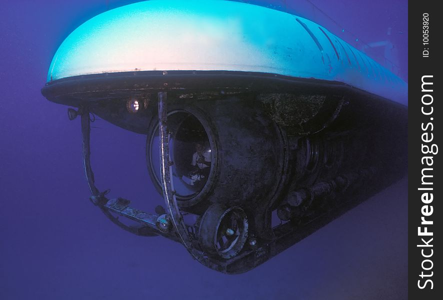 A tourist submarine transits by the YO-257 Navy yard oiler shipwreck in 90 feet of sea water off Waikiki Beach on Oahu. The submarine bow, glass bubble and bow thruster emerge out of the blue Pacific Ocean water. A tourist submarine transits by the YO-257 Navy yard oiler shipwreck in 90 feet of sea water off Waikiki Beach on Oahu. The submarine bow, glass bubble and bow thruster emerge out of the blue Pacific Ocean water.