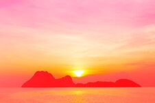Bright Colors At Dawn On The Beach At Sunrise In The Gulf Of Thailand. Royalty Free Stock Image