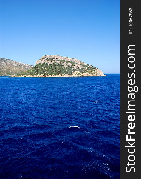 Islands of Sardinia, Golfo Aranci beginning of the next crop of mussels in the Tyrrhenian Sea. Islands of Sardinia, Golfo Aranci beginning of the next crop of mussels in the Tyrrhenian Sea.