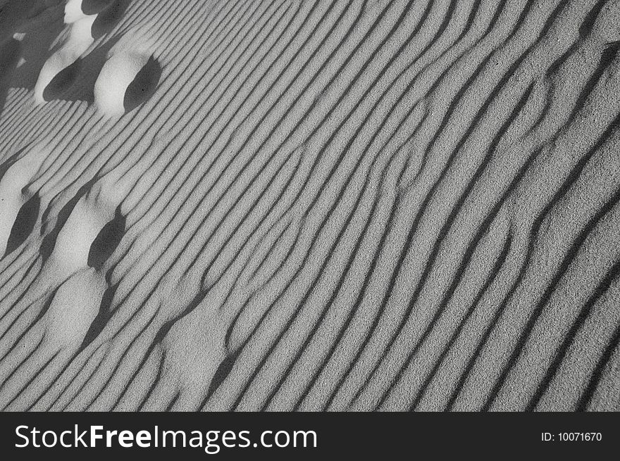 Shapes of Sand in black and white