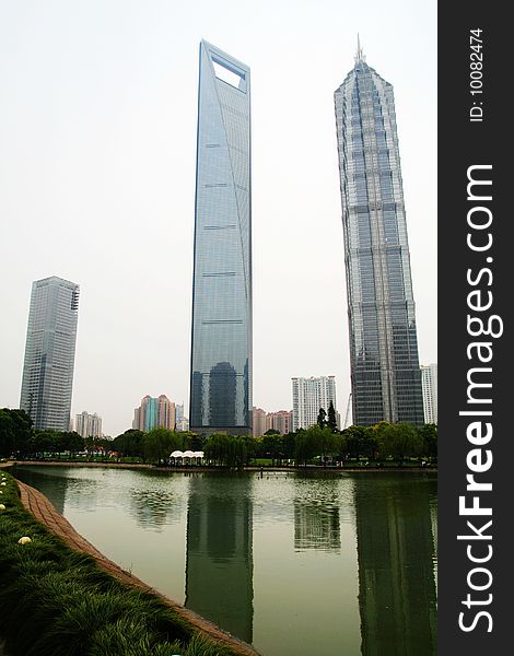 Shanghai Global Financial Hub and Jinmao Skyscraper, which are two landmark buildings in Shanghai. Shanghai Global Financial Hub and Jinmao Skyscraper, which are two landmark buildings in Shanghai