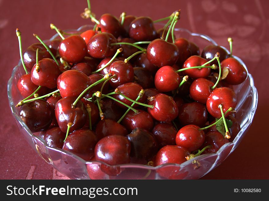 This is a picture of many cherries bunched together
