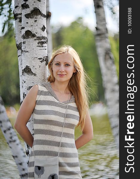 Beautiful young woman in park  portrait