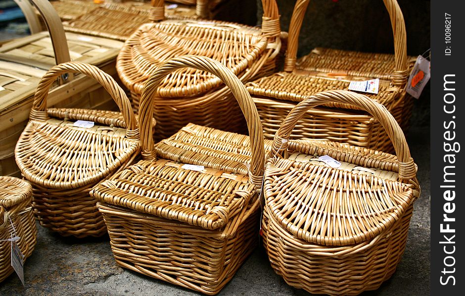 An image of many handmade baskets in a market place
