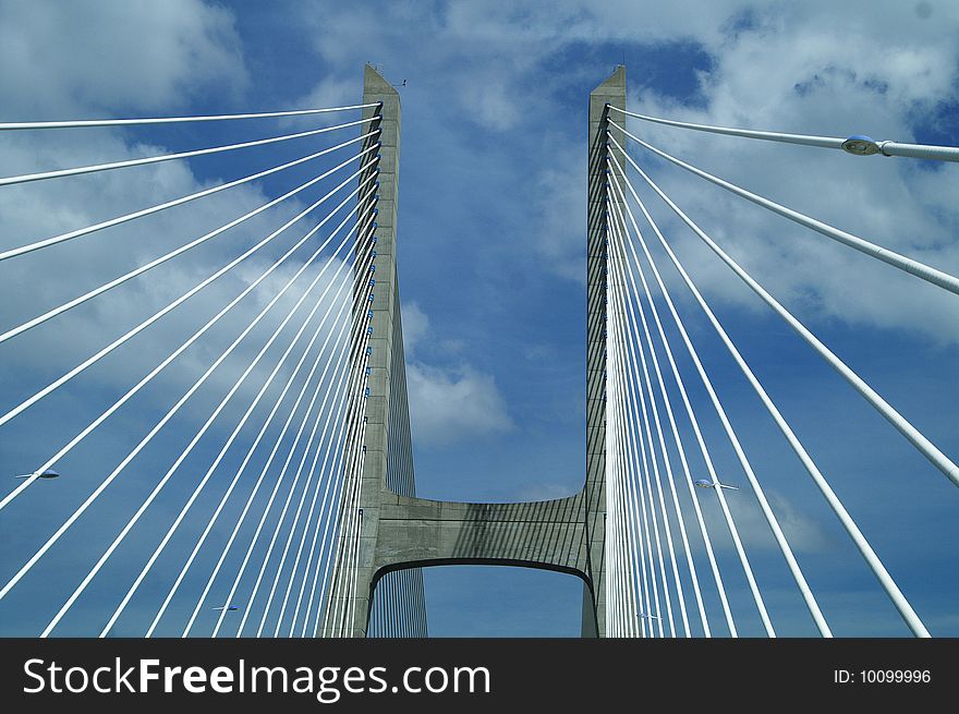 A long bridge in Lissabon