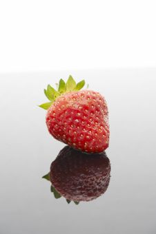 Wet Strawberry With Reflection Royalty Free Stock Image Wet Strawberry With Reflection Royalty Free Stock Image