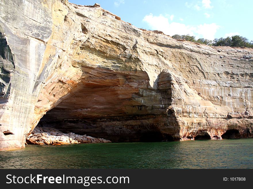 PICTURED ROCKS ON SUPERIOR LAKE