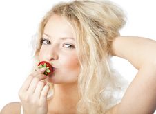 Young Woman In White Dress Eating Strawberries Royalty Free Stock Photography Young Woman In White Dress Eating Strawberries Royalty Free Stock Photography
