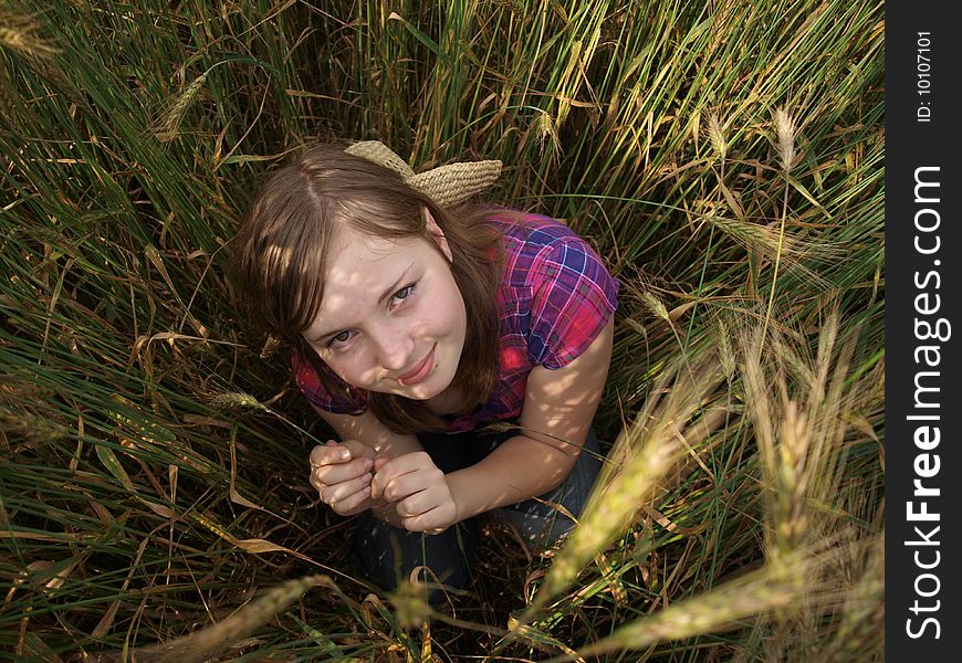 Teenager girl hidden in the field
