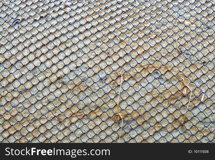 Rusty lattice covering a material