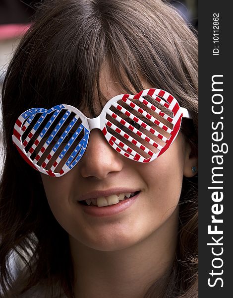 Girl with glasses stars and stripes
cerca. Girl with glasses stars and stripes
cerca