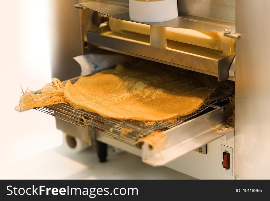 Automatic pancake machine