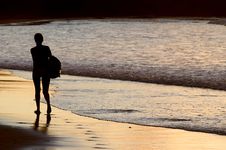 Silhouette Of Woman Walking By The Seaside Royalty Free Stock Images Silhouette Of Woman Walking By The Seaside Royalty Free Stock Images