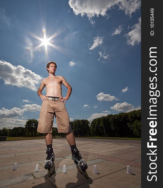 Wide angle portrait of a rollerskater under hot sun