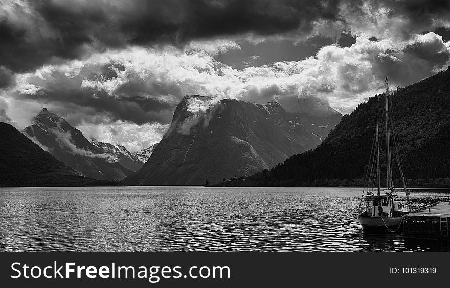 Cloud, Water, Sky, Mountain, Water resources, World