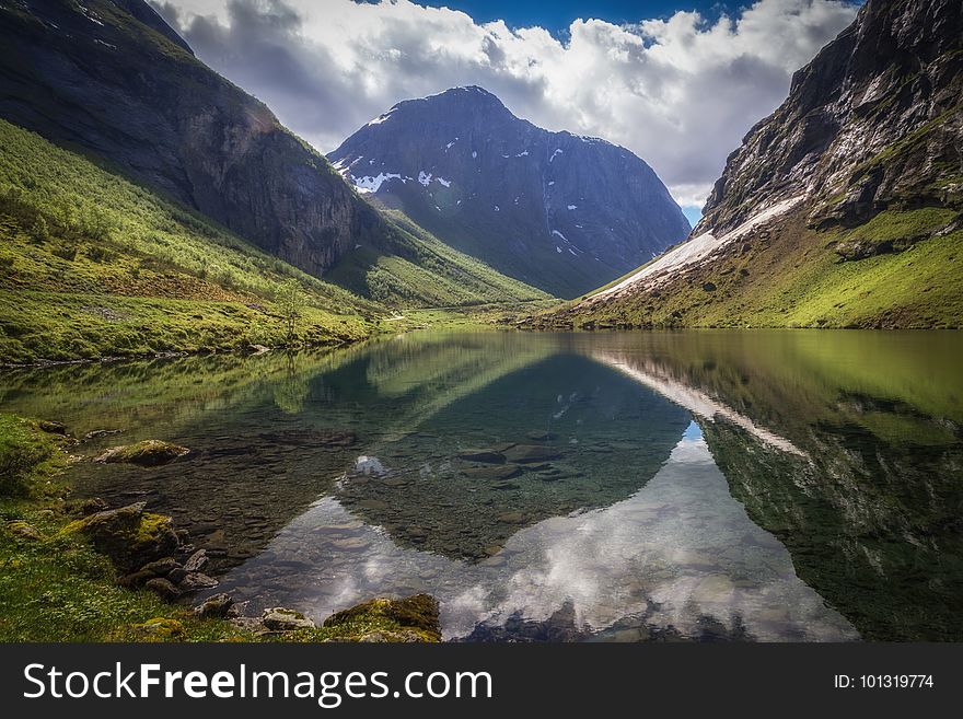 Cloud, Water, Sky, Water resources, Mountain, Natural landscape
