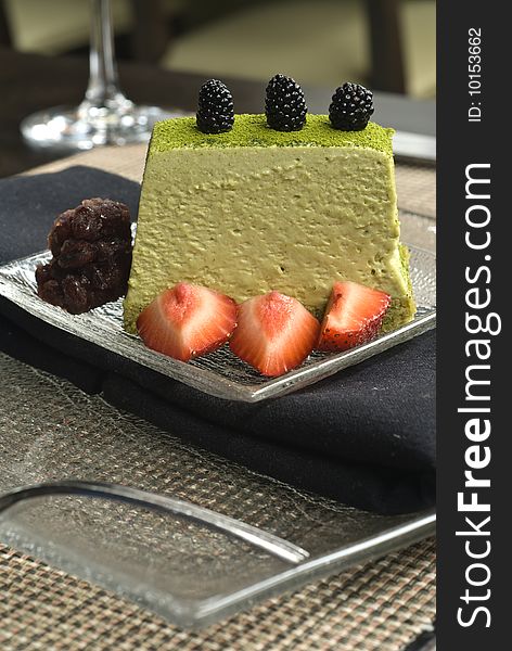 Green tea tiramisu with berries