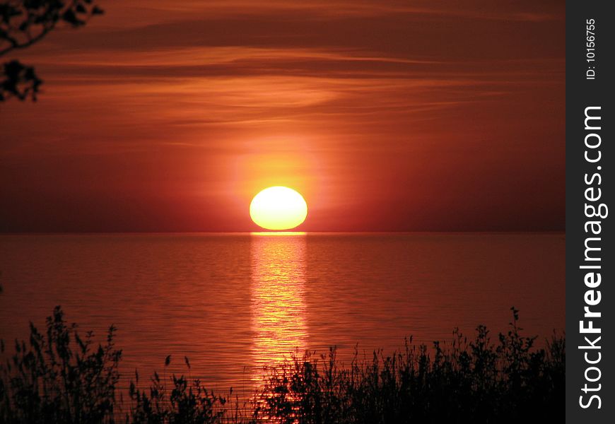 A beautiful sunset on the Chudsskoe lake in a summer