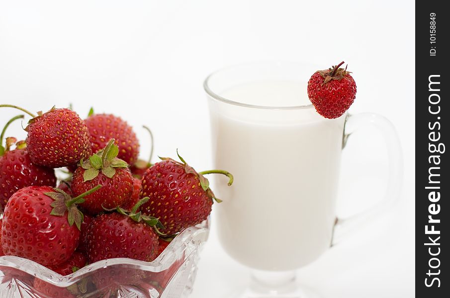 Cup Milk With Berries