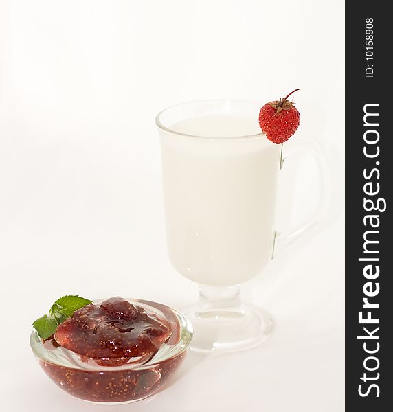 Cup milk with berries