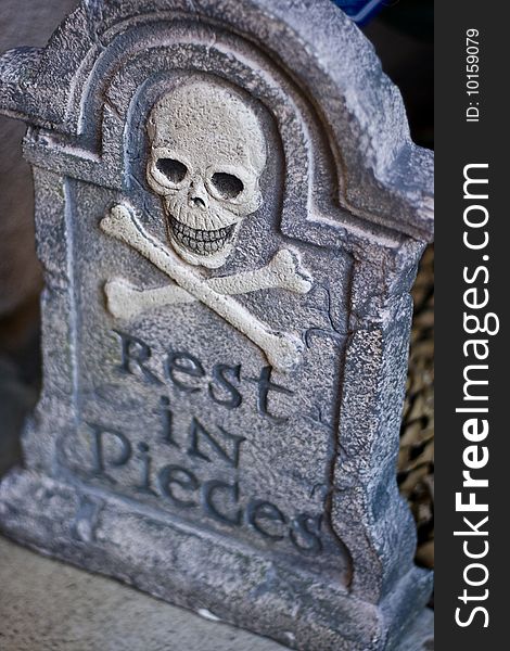 Skull tombstone which reads Rest in Pieces.