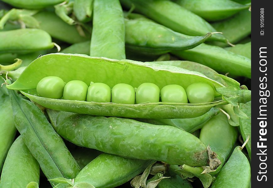 Image of fresh green peas