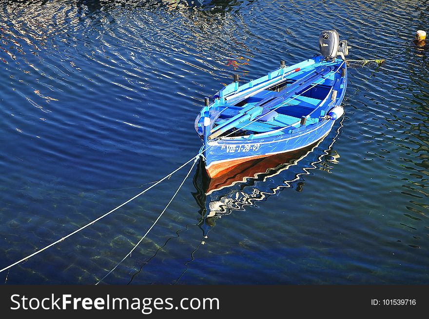 the blue boat
