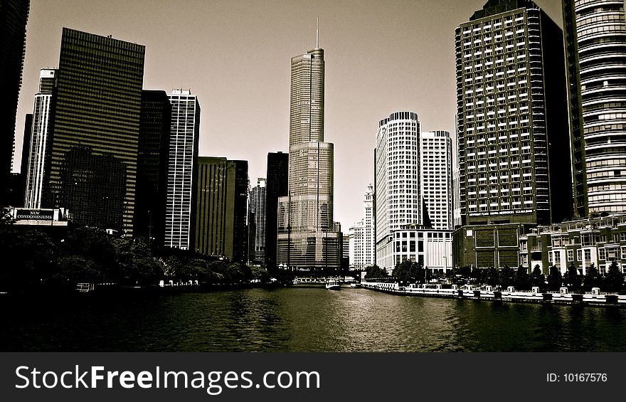 Downtown Chicago cityscape in the summertime. Downtown Chicago cityscape in the summertime