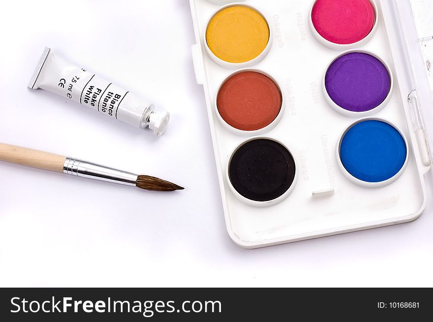 Painting kit: gouache and brush