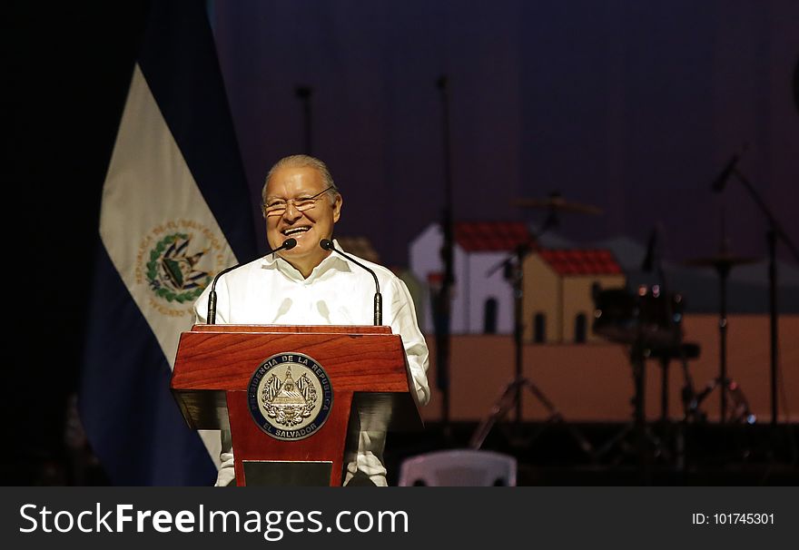 El presidente Salvador Sánchez Cerén junto a la primera dama Margarita Villalta de Sánchez inauguraron este día la segunda edición del Festival Nacional de Teatro Infantil, Festi 2017. Al evento se hicieron presentes gabinete de gobierno, cuerpo diplomático, entidades de atención a la niñez, estudiantes, elenco artístico y público en general. Este festival cuenta con la participación de todas las colmenitas del país y recorrerá diversas zonas de la república para que la población de todos los departamentos pueda disfrutar de él. El presidente Salvador Sánchez Cerén junto a la primera dama Margarita Villalta de Sánchez inauguraron este día la segunda edición del Festival Nacional de Teatro Infantil, Festi 2017. Al evento se hicieron presentes gabinete de gobierno, cuerpo diplomático, entidades de atención a la niñez, estudiantes, elenco artístico y público en general. Este festival cuenta con la participación de todas las colmenitas del país y recorrerá diversas zonas de la república para que la población de todos los departamentos pueda disfrutar de él.