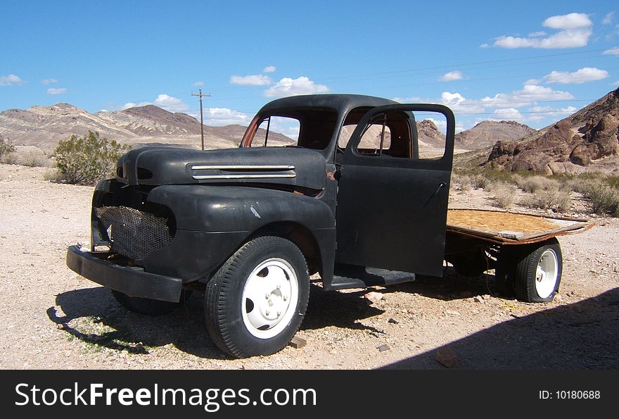 Abandoned truck in Death Valley