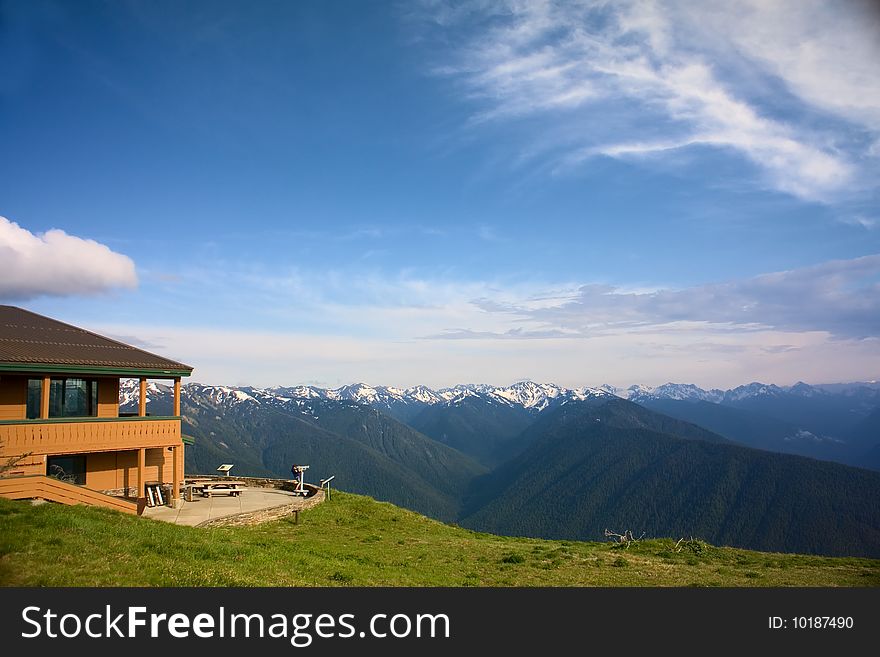 The mountain lodge at Hurricane Ridge, Olympus National Forest, Washington, USA.